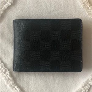 Louis Vuitton Men’s Slender wallet in graphite